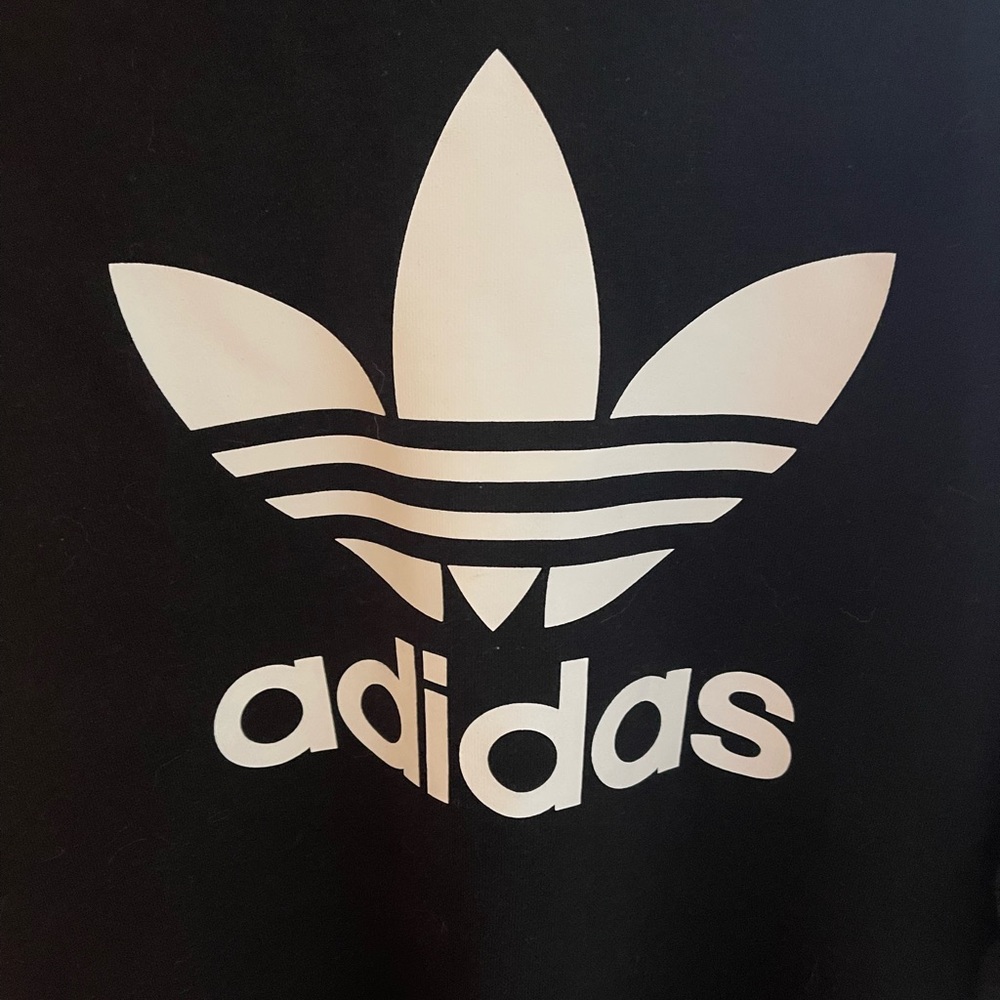 Adidas black crew neck sweatshirt with pockets!
